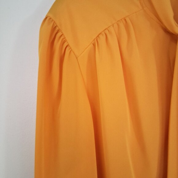 Vintage D'Allairds Goldenrod Flowy Puffy Sleeve Button Secretary Blouse Canada - Picture 4 of 8